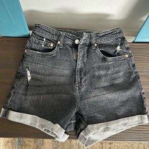 H&M black jean ‘mom’ shorts.